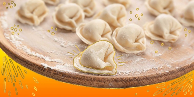 Пельмени на черном фоне