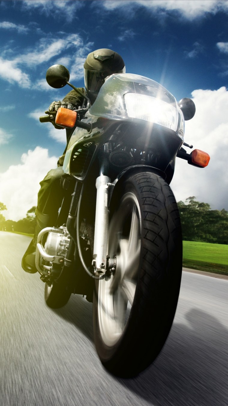 Мотоцикл на дороге