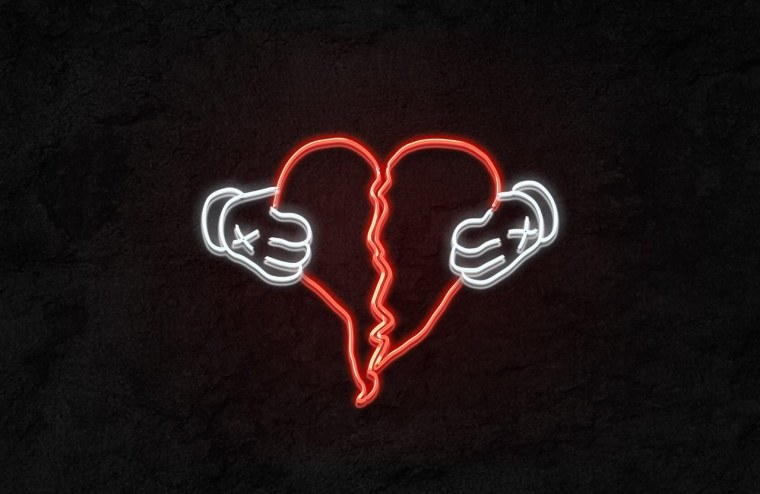 Разбитое сердце на черном фоне