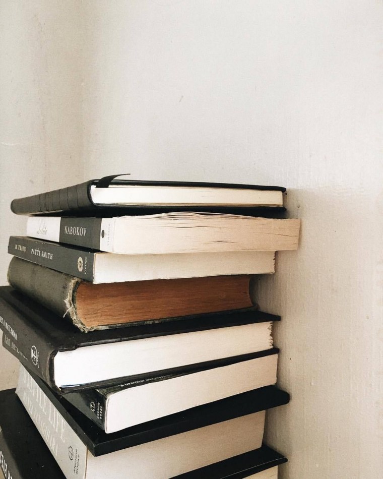 Стопка книг Эстетика