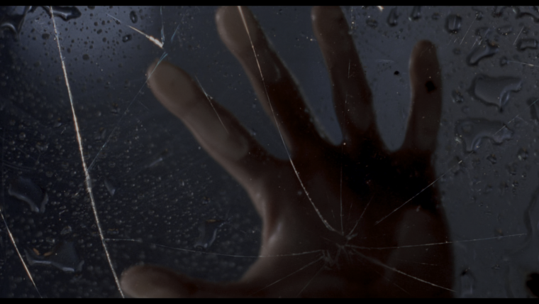 Рука тянется