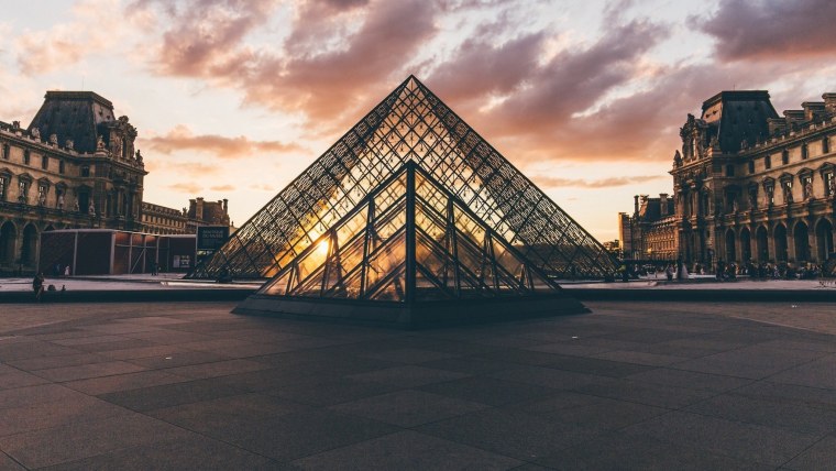 Эстетика архитектуры Лувр