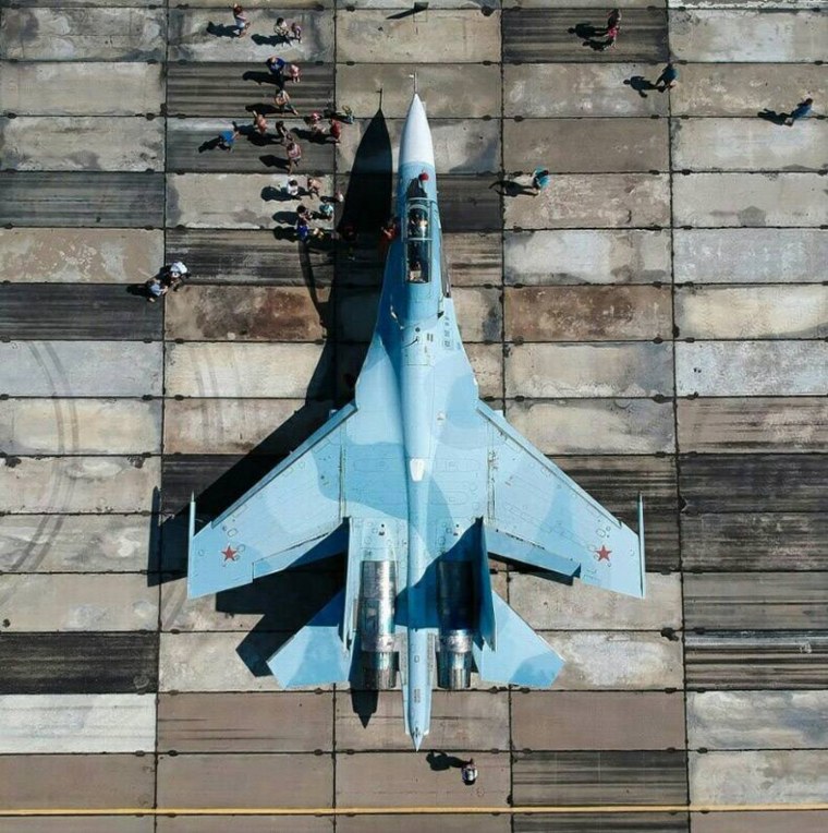 Су-34 истребитель вид снизу