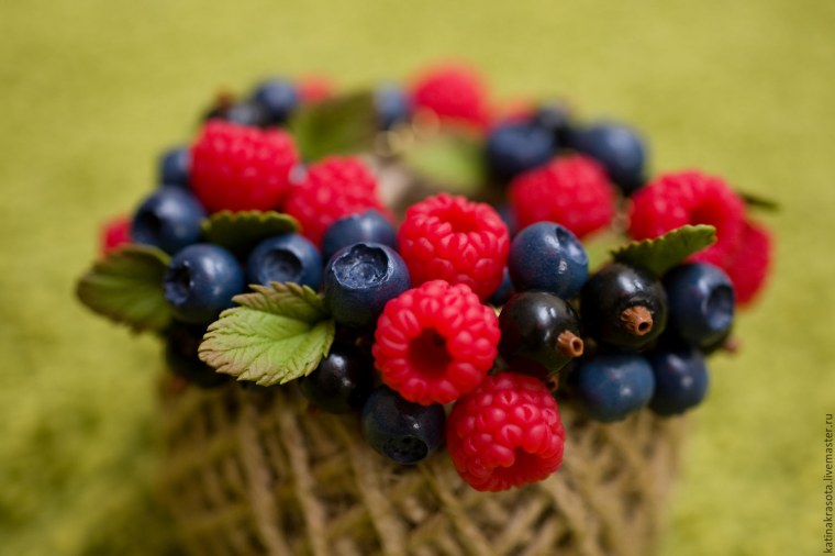 Ягоды земляника черника малина