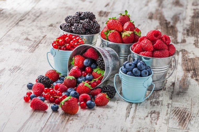 Ягоды земляника черника малина