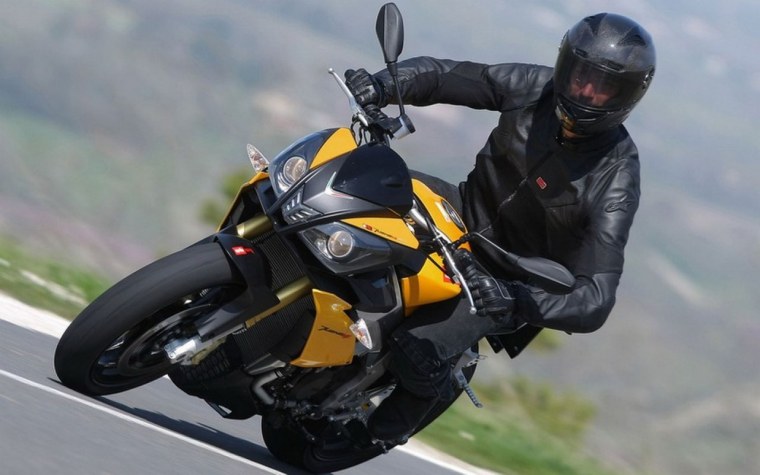 Парень на мотоцикле