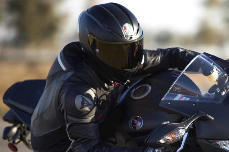 Мотошлем хищник Yamaha r1