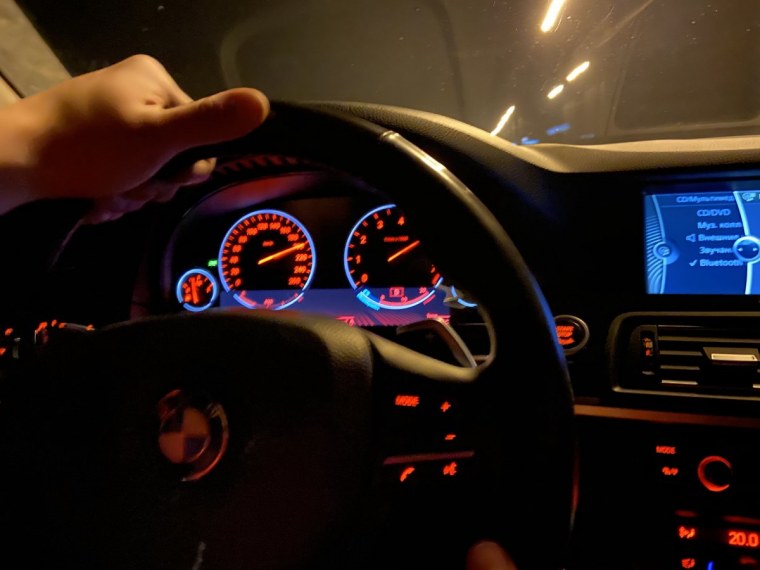 БМВ 5 за рулем