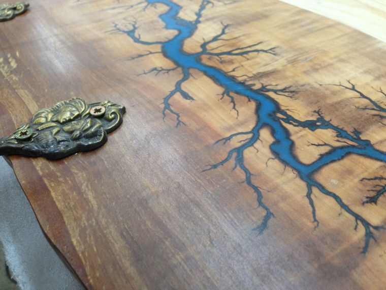 Молнии на дереве эпоксидка