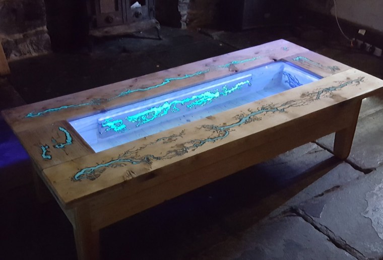 Эпоксидный стол с люминофором