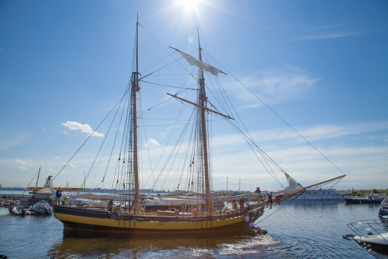 Двухмачтовая парусная шхуна «Грумант-58»