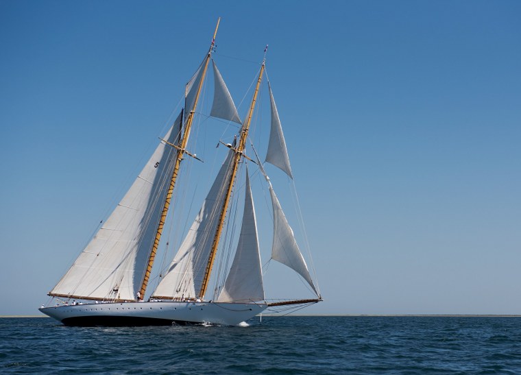 Двухмачтовая парусная шхуна