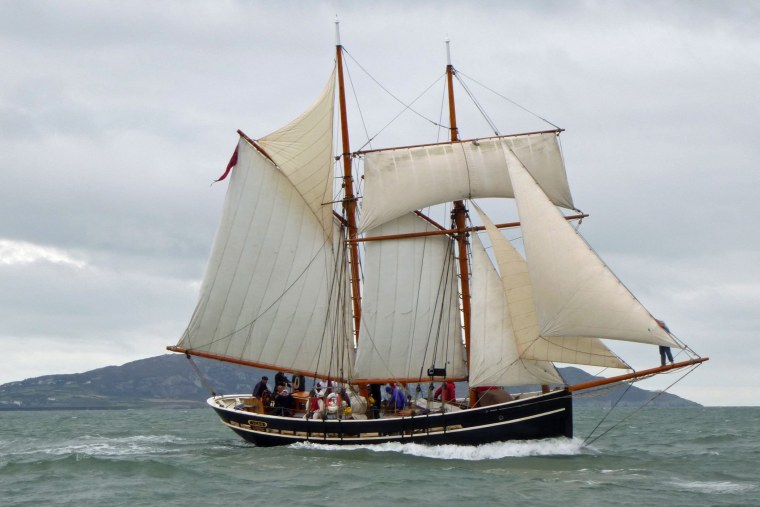 Парусный клипер шхуна