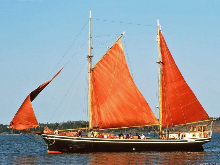 Двухмачтовая гафельная шхуна