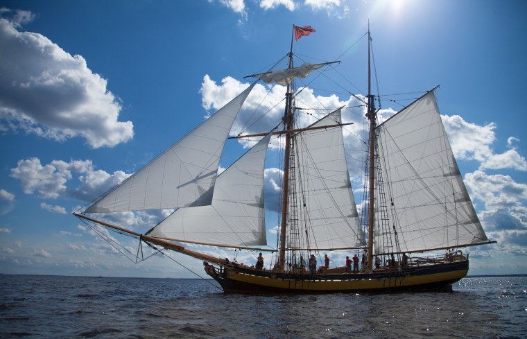 Трехмачтовая гафельная шхуна