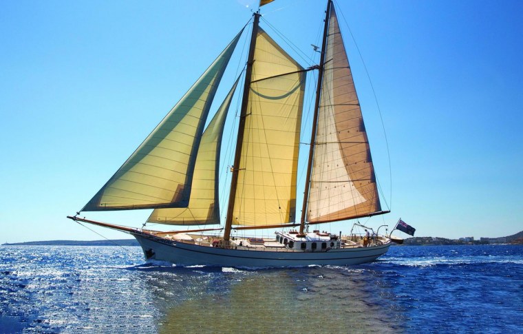 Двухмачтовая гафельная шхуна