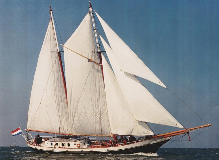 Яхта Амазон парусная