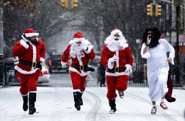 Дед Мороз бежит