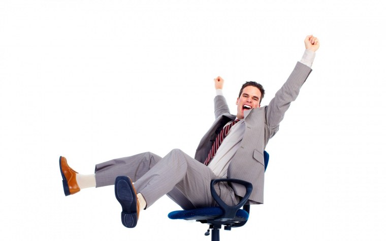 Человек в офисном кресле