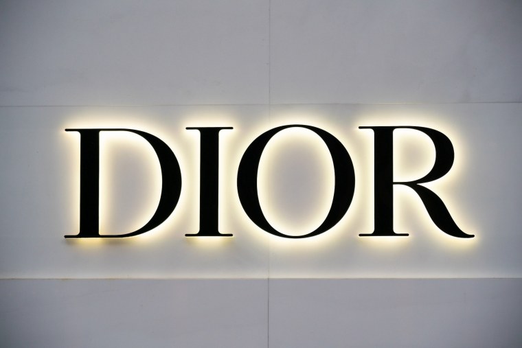 Фон Christian Dior