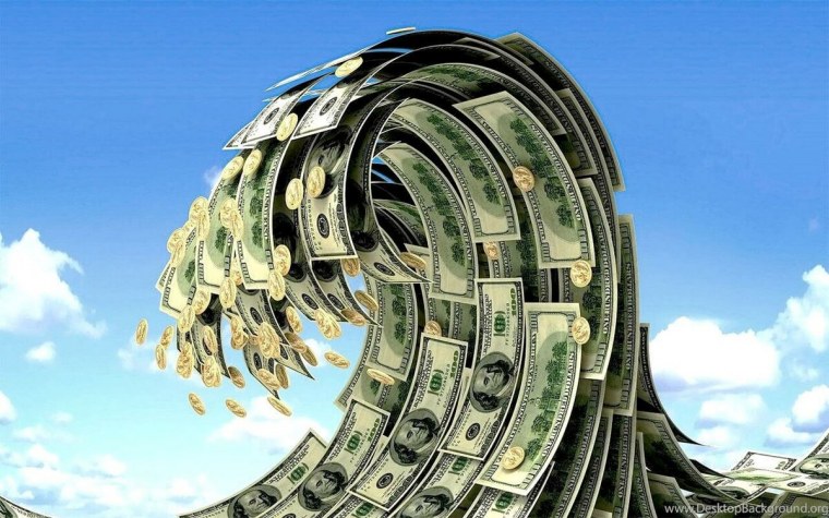 Женщина с кучей денег