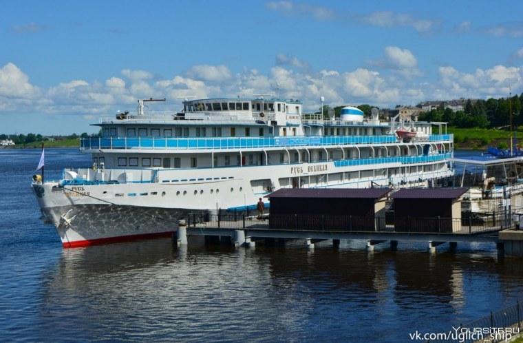 Теплоход Николай Некрасов