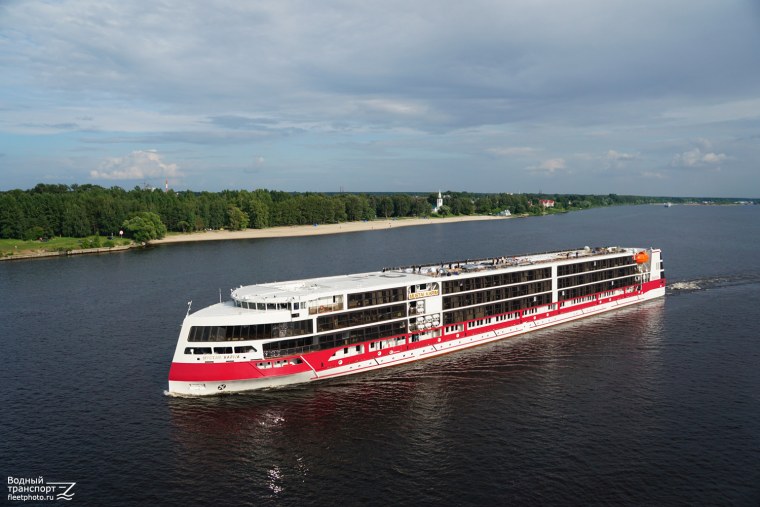 Круиз на теплоходе Ленин