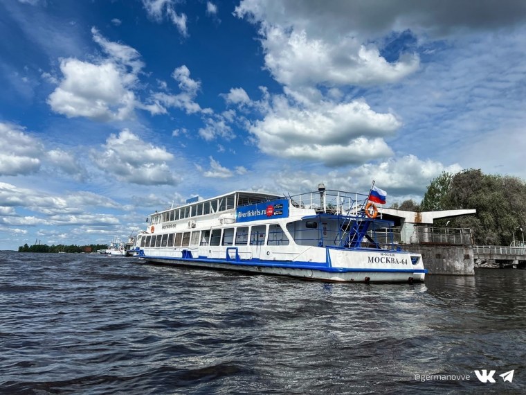 Теплоход река Волга Кострома