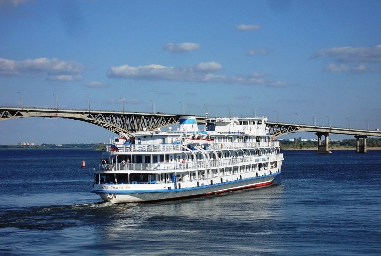 Круизный Речной теплоход Мустай Карим