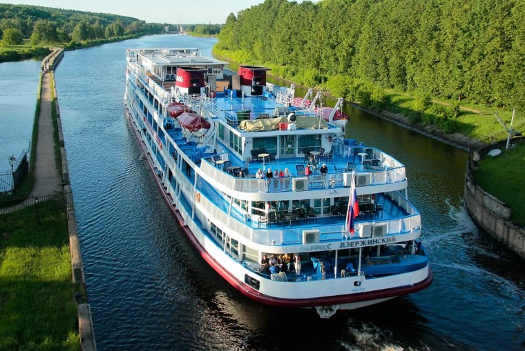 Корабль на Москве реке Рэдиссон