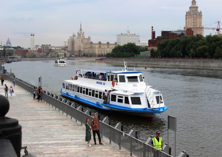 Речной теплоход Дмитрий Фурманов