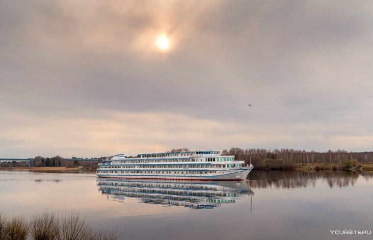Михаил Светлов теплоход река Лена
