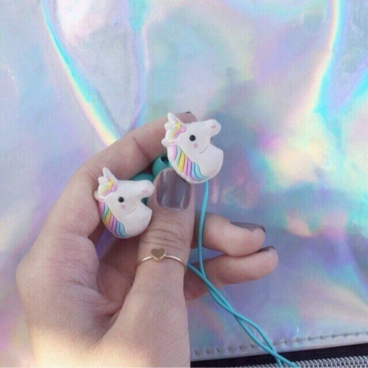 Много единорогов