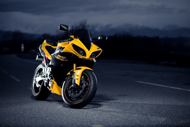Yamaha YZF-r1 желтый