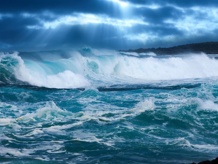 Открытый океан шторм