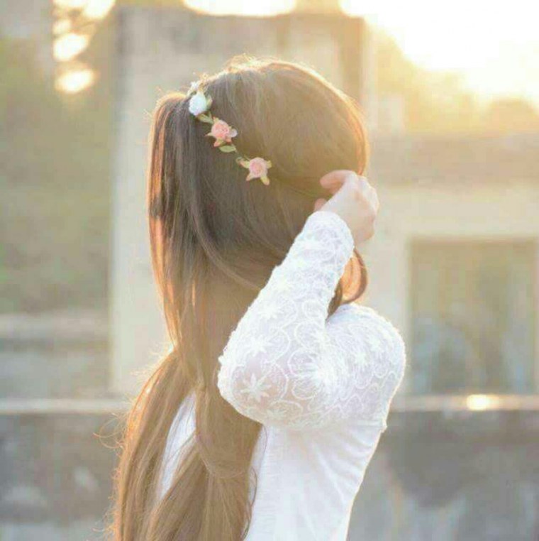 Скромная девушка без лица