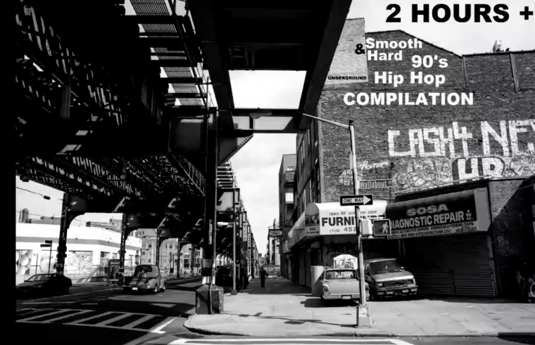 Велосипед на фоне стены