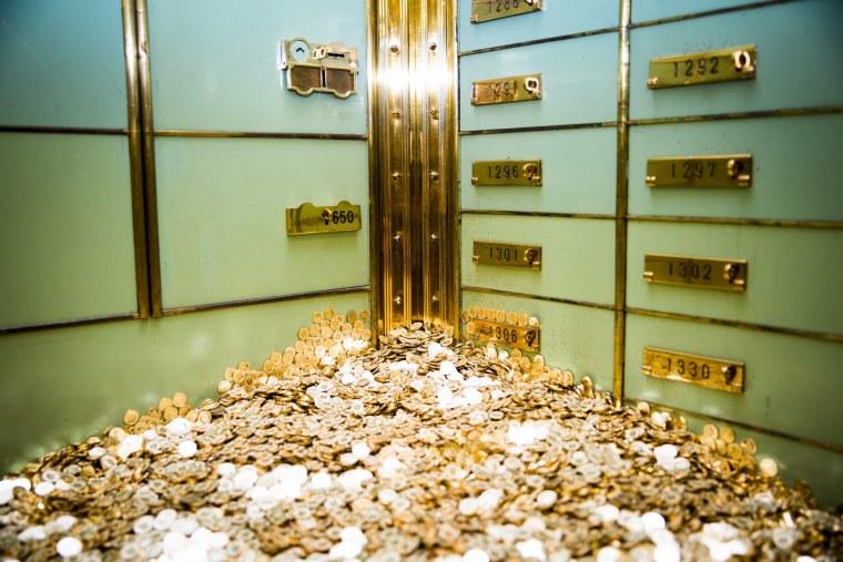 Банковское хранилище с деньгами