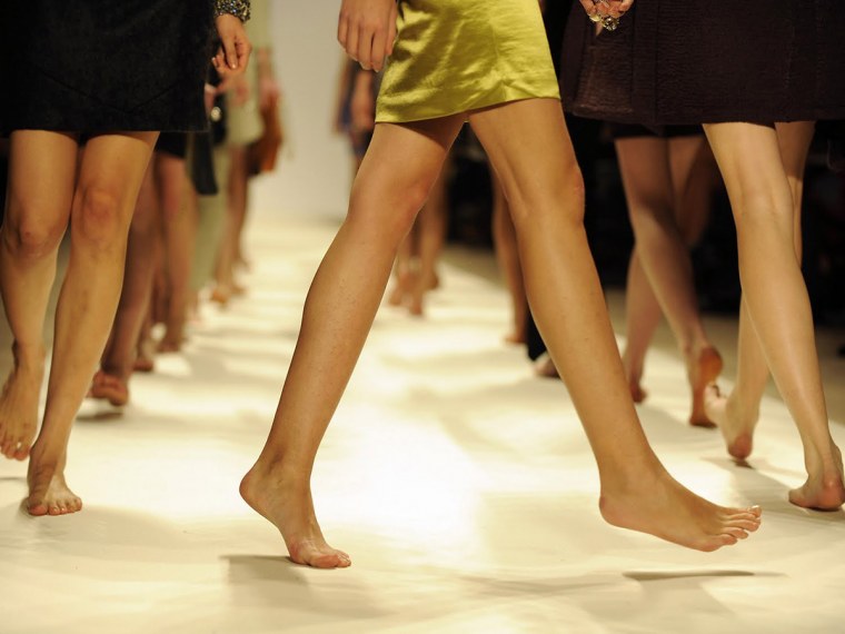 Красиво ходить на каблуках