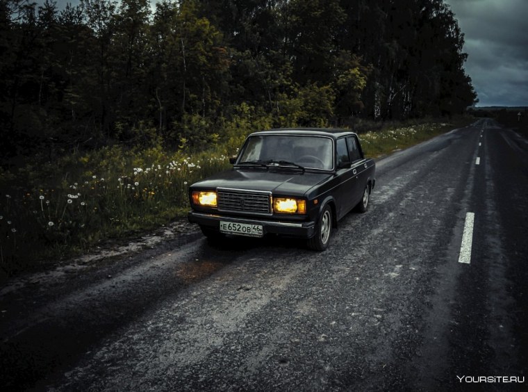 ВАЗ 2107 черная Старая