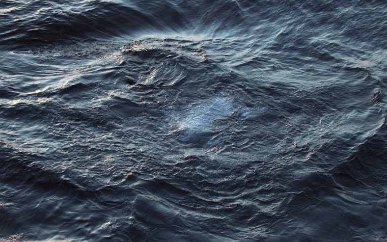 Темное море волны