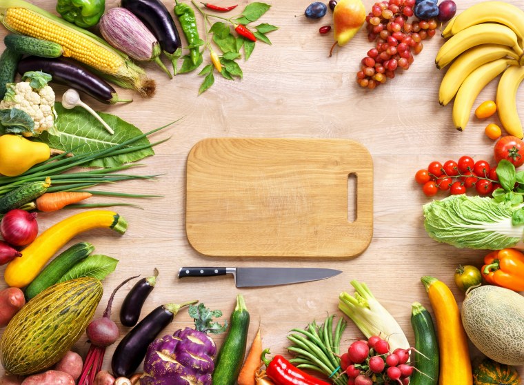 Разделочная доска с овощами