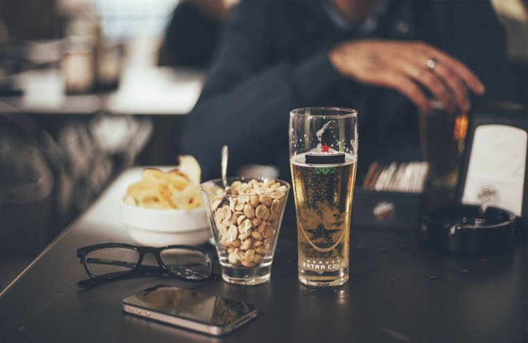 Стакан для орешек в баре