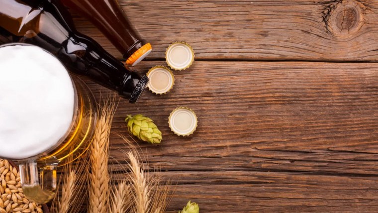 Две девушки с пивом