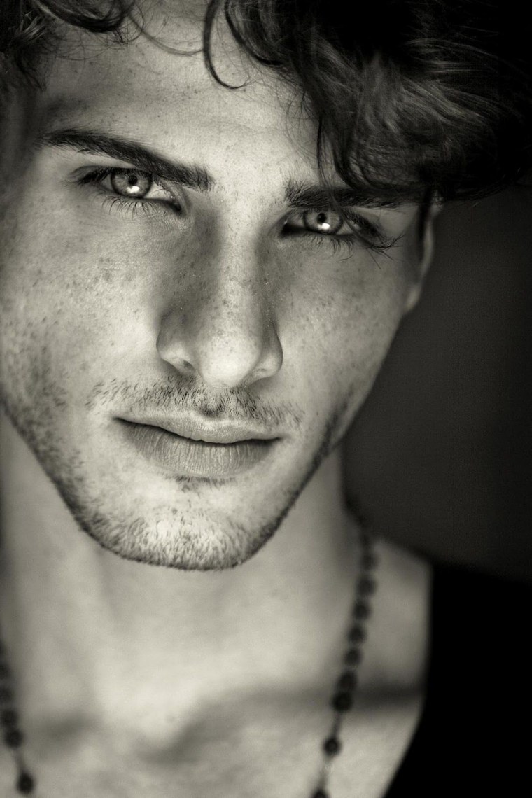 Красивый парень портрет