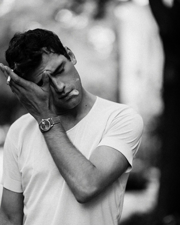 Парень черно белое