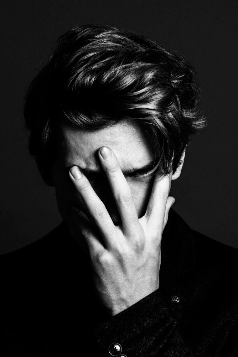 Мужчина черно белое