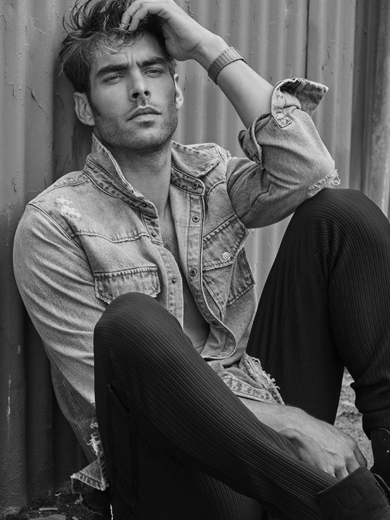 Джон Кортахарена портрет