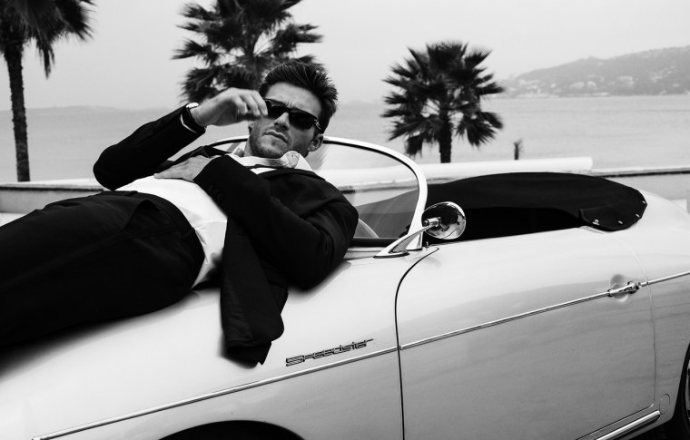 Мужчина в кабриолете