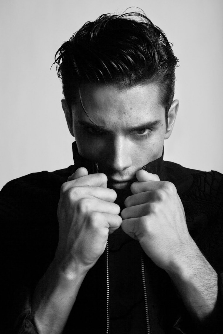 Черно белое фото мужчины